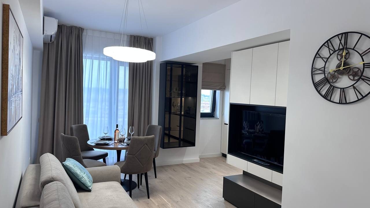 First Estate Pipera